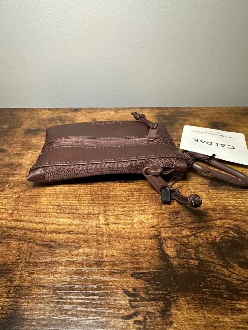 Terra Clippable Card Pouch in Walnut